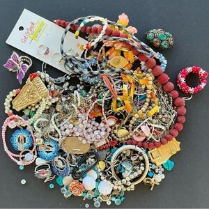 Vintage Beaded Jewelry Mega Lot – Pearls, Boho, Y2K, Chunky Bracelets, Necklaces